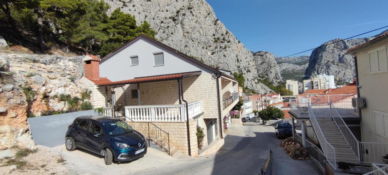 Apartment Adrian Omiš Exteriör bild
