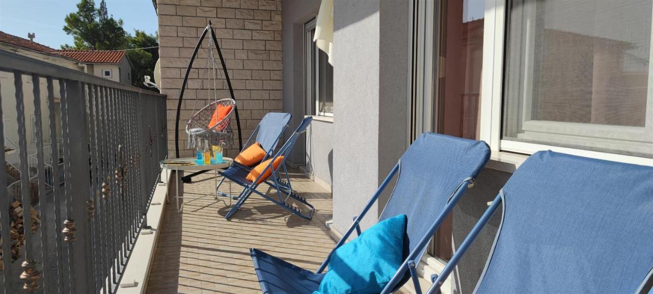 Apartment Adrian Omiš Exteriör bild