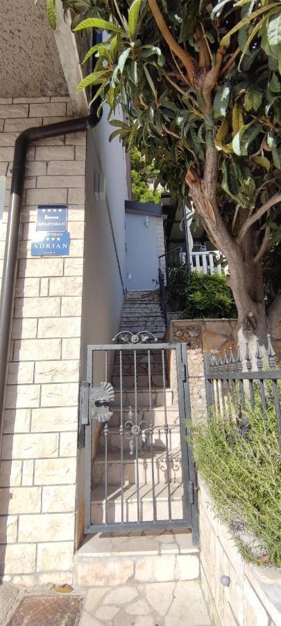 Apartment Adrian Omiš Exteriör bild