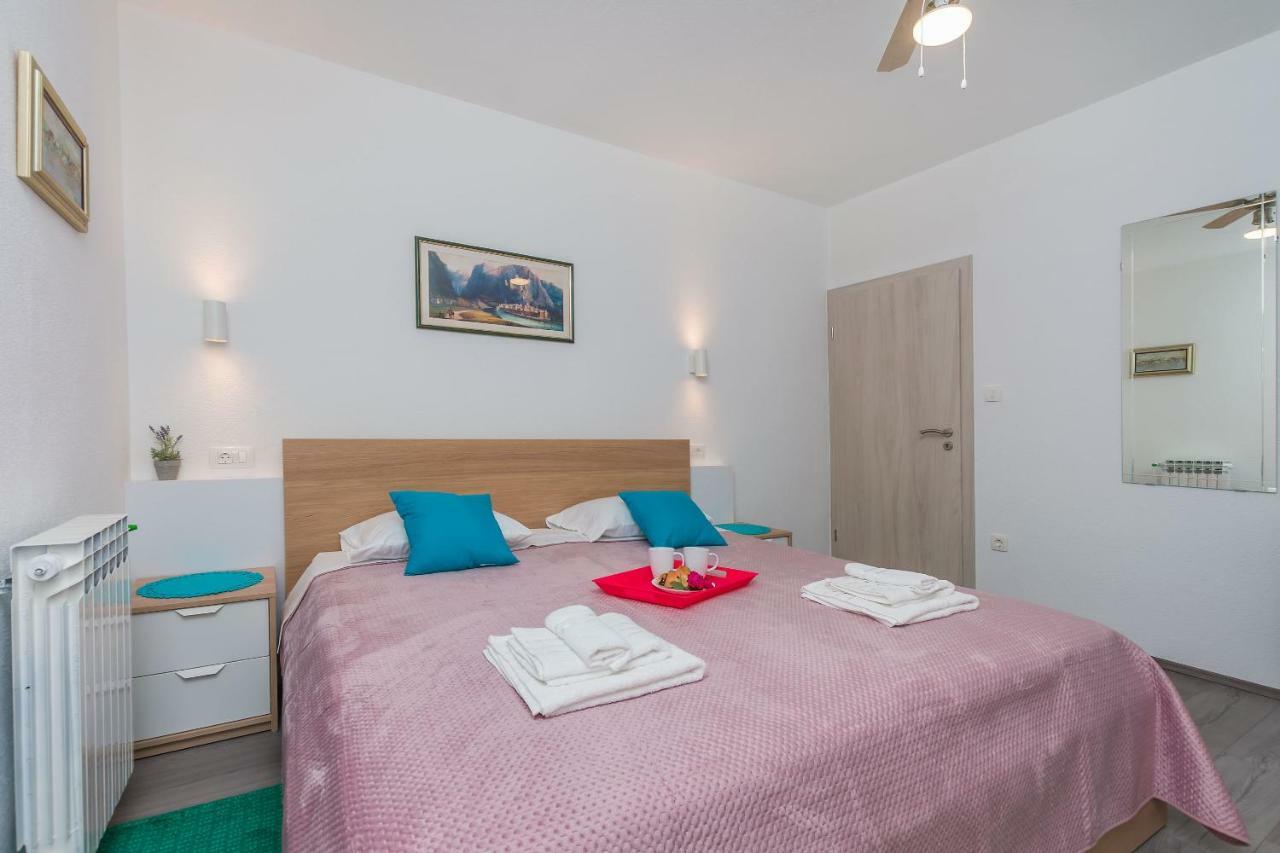 Apartment Adrian Omiš Exteriör bild