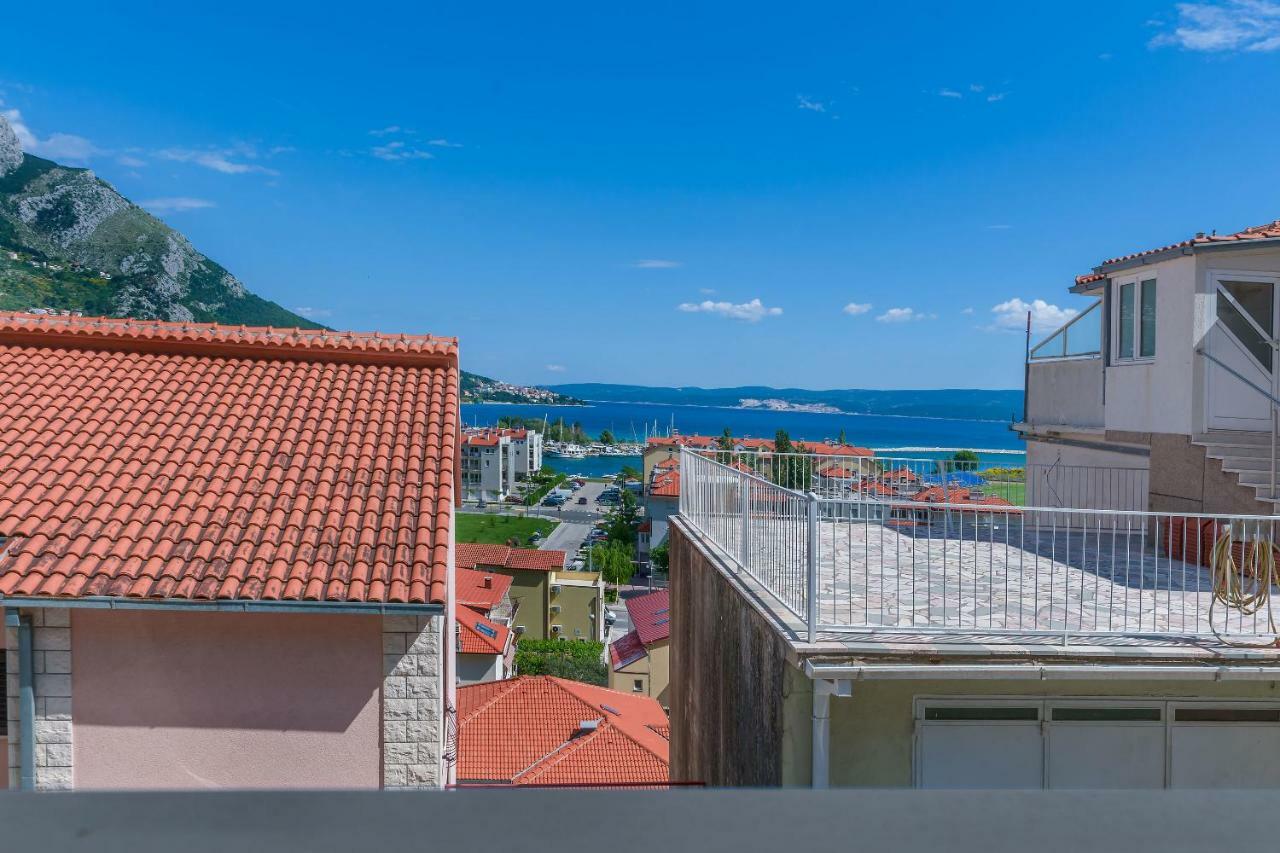 Apartment Adrian Omiš Exteriör bild